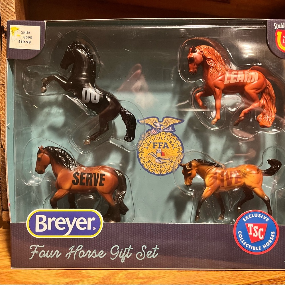 Breyer FFA Stablemates set